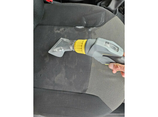 Hloubkové čištění autosedaček a interiérů automobilů
